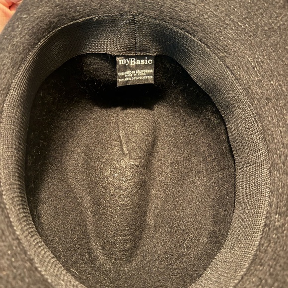 Elegant Black Wool Fedora Hat - Picture 3 of 3